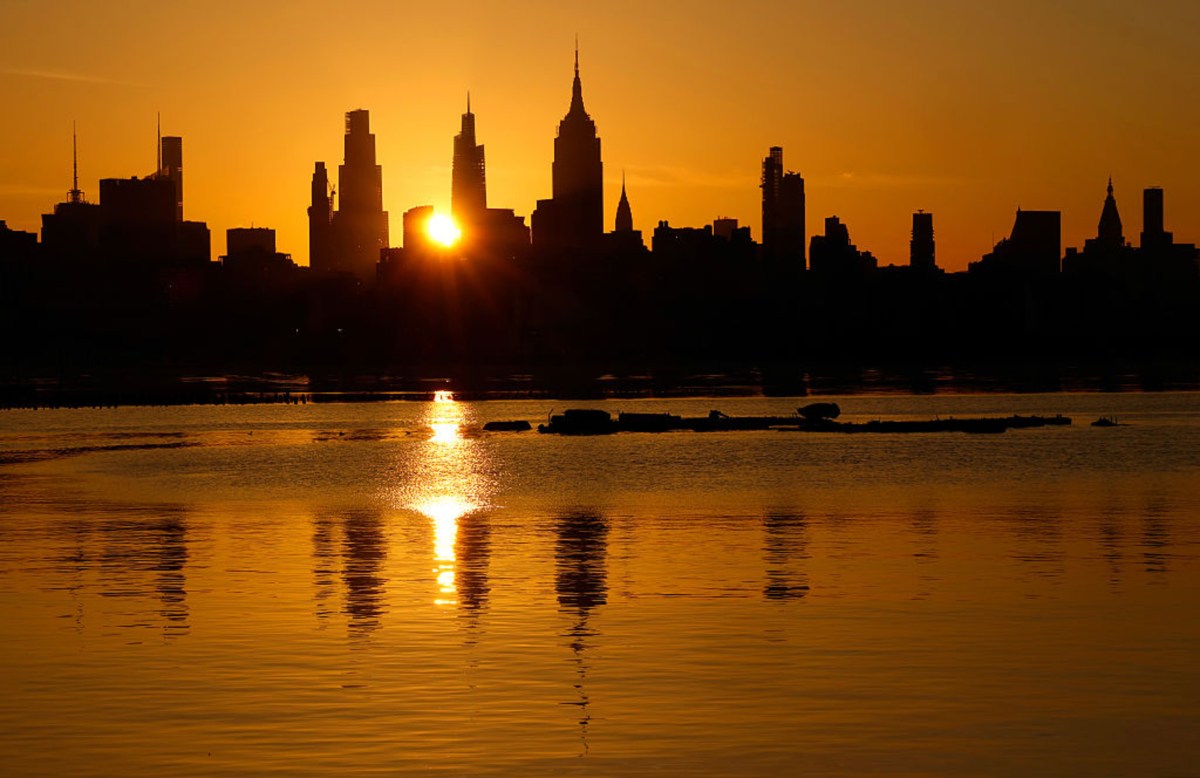 Northeast Heat Wave is Once-in-a-Century Event as Millions Told Stay Inside