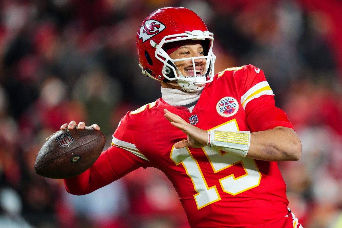 Chiefs QB Patrick Mahomes Throwing at OTAs 5 Months After ACL Injury