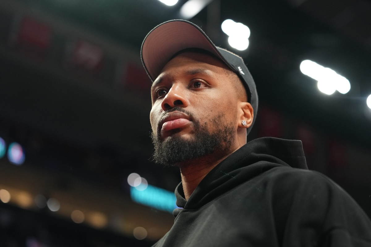 Damian Lillard Has 4-Word Reaction to Officiating in Thunder-Spurs