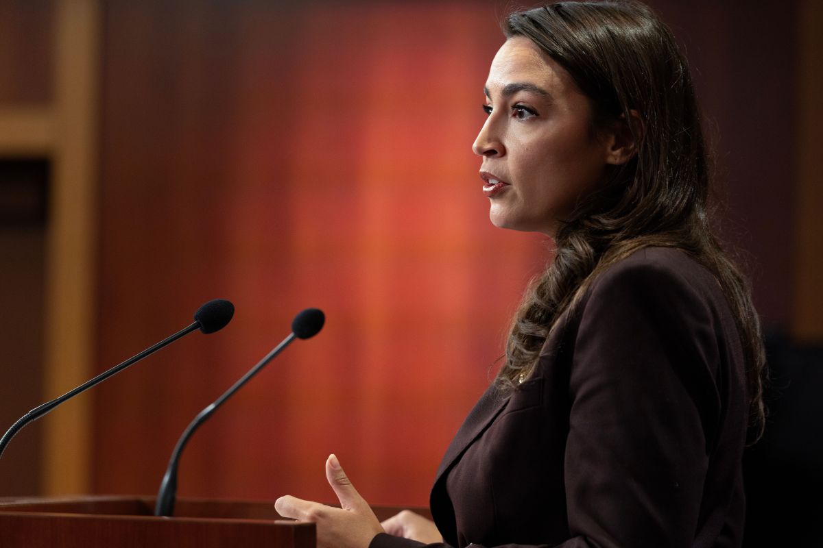 AOC Directly Asked About 2028 by David Axelrod