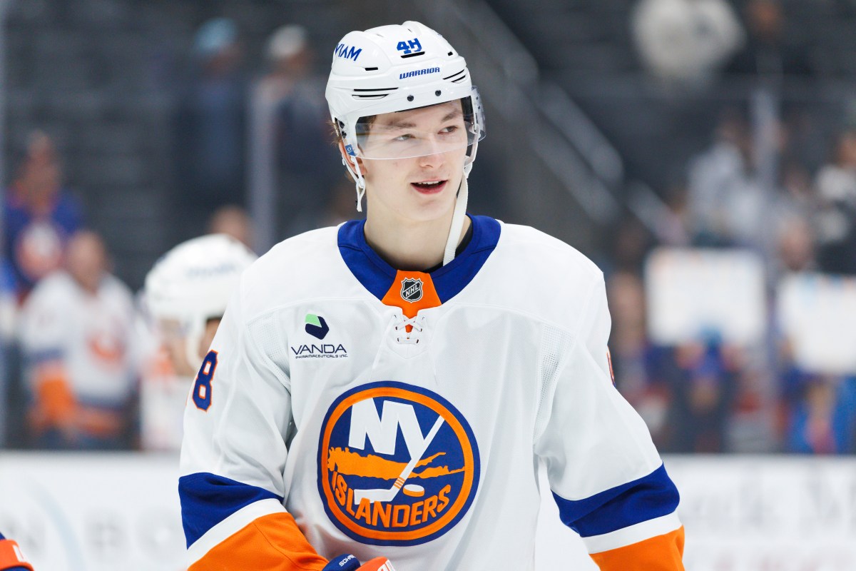 Islanders& 039; Matthew Schaefer Makes NHL History With Unanimous Calder Trophy Win