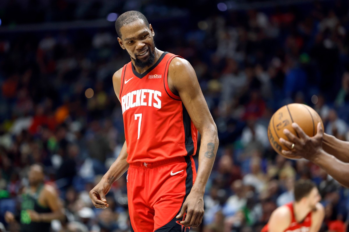 Kevin Durant Cosigns Paige Bueckers Using His & 039;Too Small& 039; Taunt vs. Fever