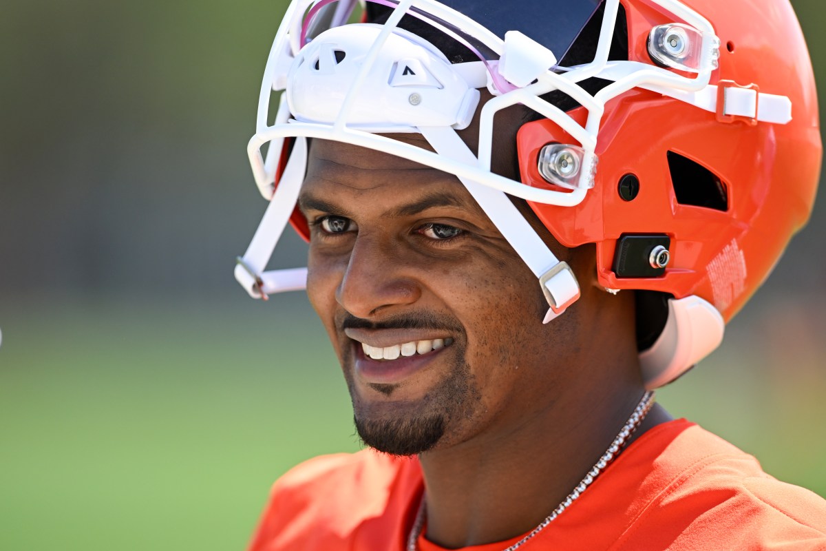 New Deshaun Watson Update Could Spell Bad News for Shedeur Sanders