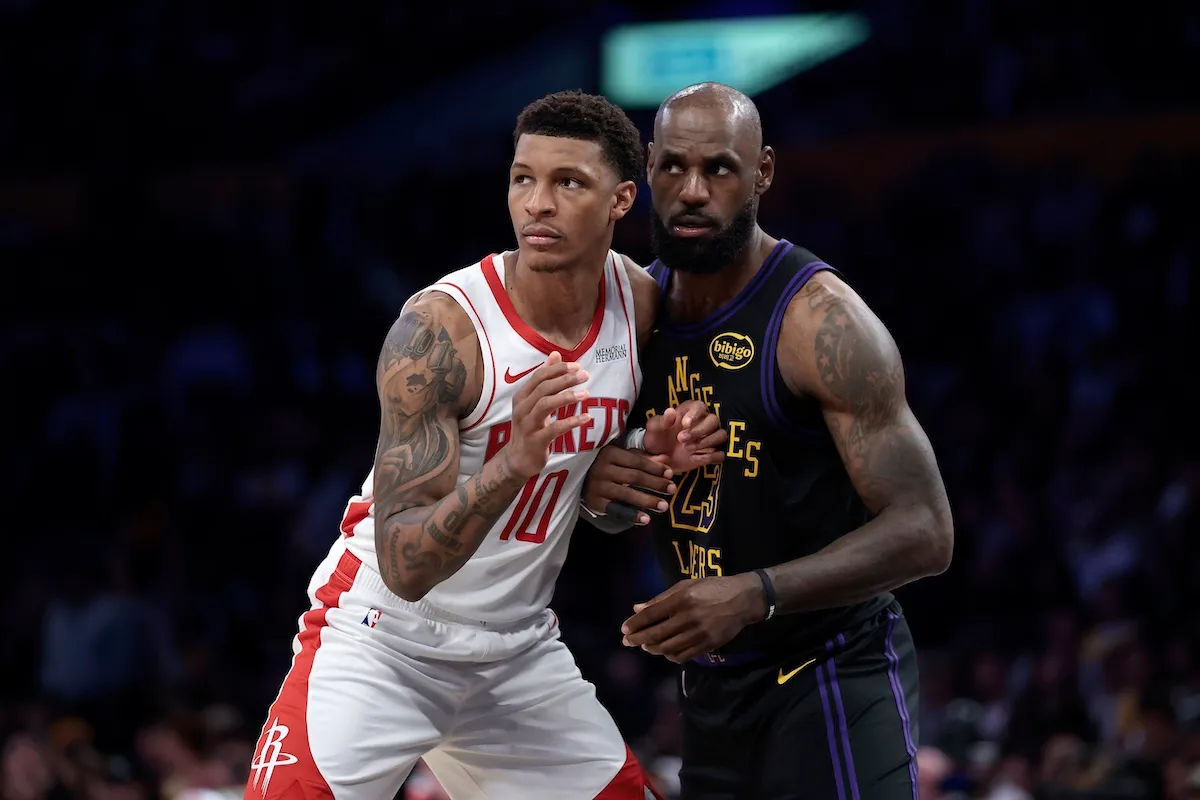 Rockets star Jabari Smith Jr. guards LeBron James of the Lakers in NBA game