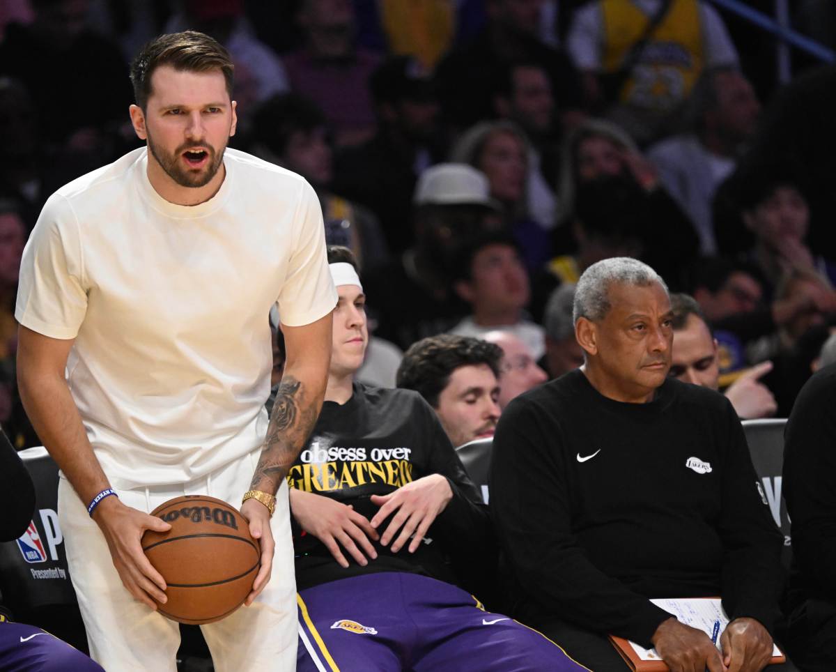 WWE Legend Ric Flair Makes Plea to Lakers With Shot at Luka Doncic