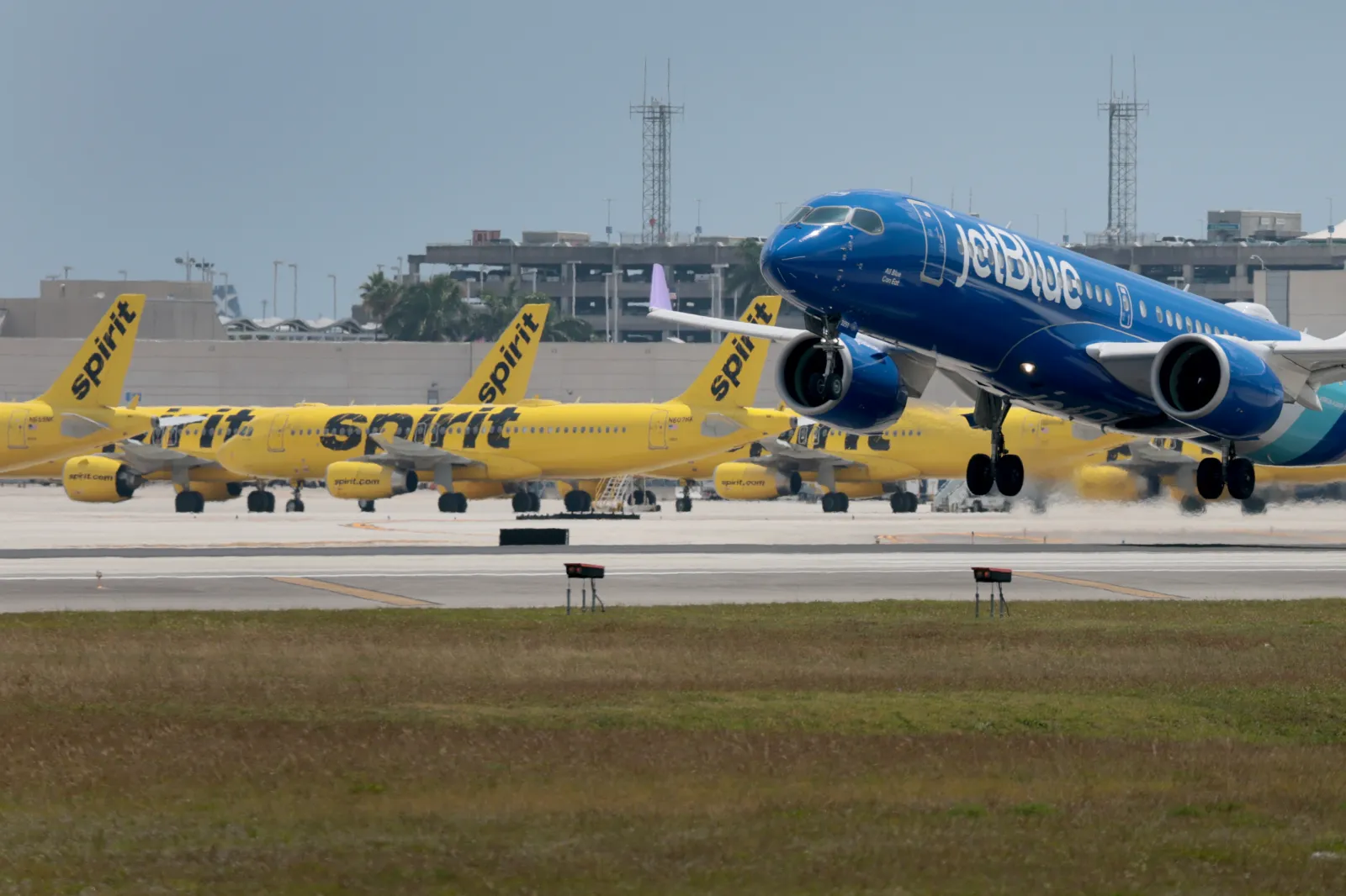 JetBlue's Bold Move After Spirit Airlines' Abrupt Shutdown: 11 New Routes Unveiled