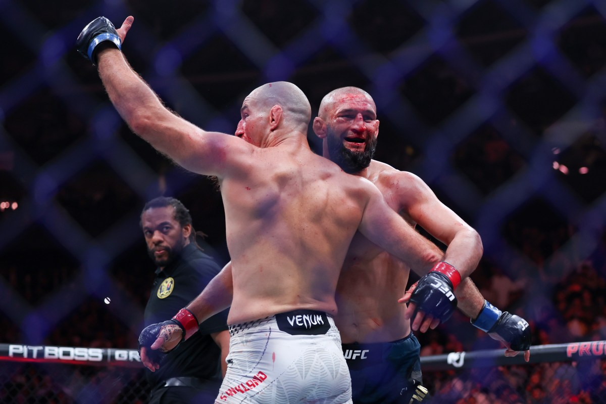 Khamzat Chimaev Praised for What He Did After Shocking Loss to Sean Strickland