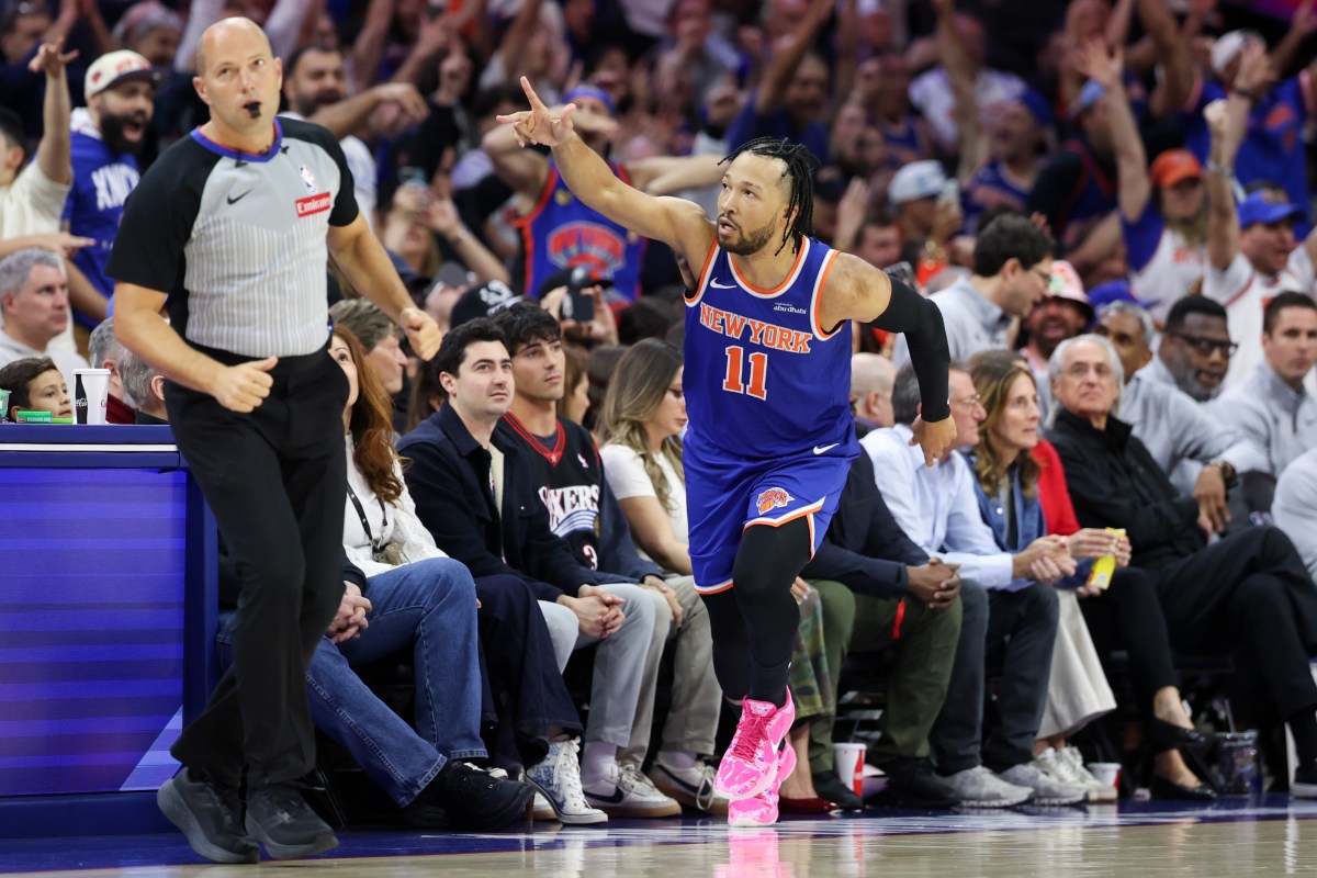 A Young Child Ruthlessly Sweeps 76ers Jersey After Knicks' Win