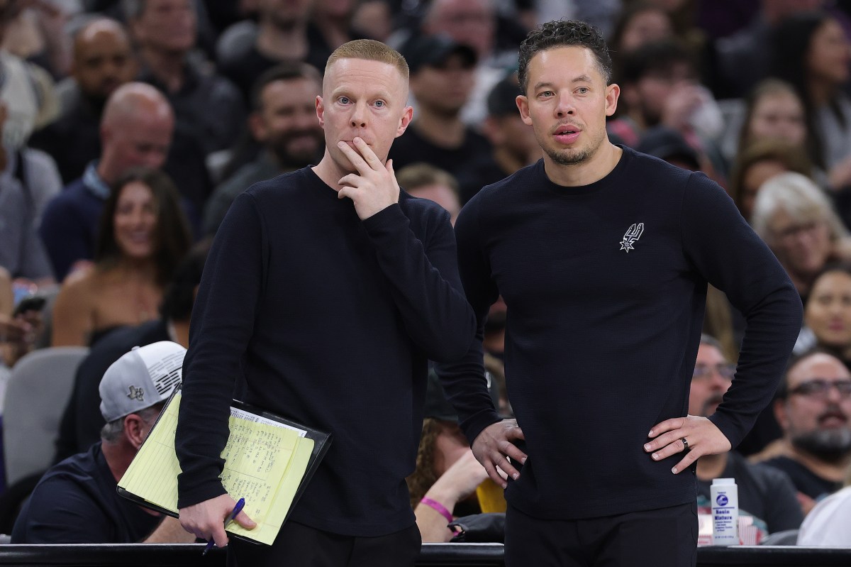 Magic Hire Spurs Assistant as Next Head Coach: Report