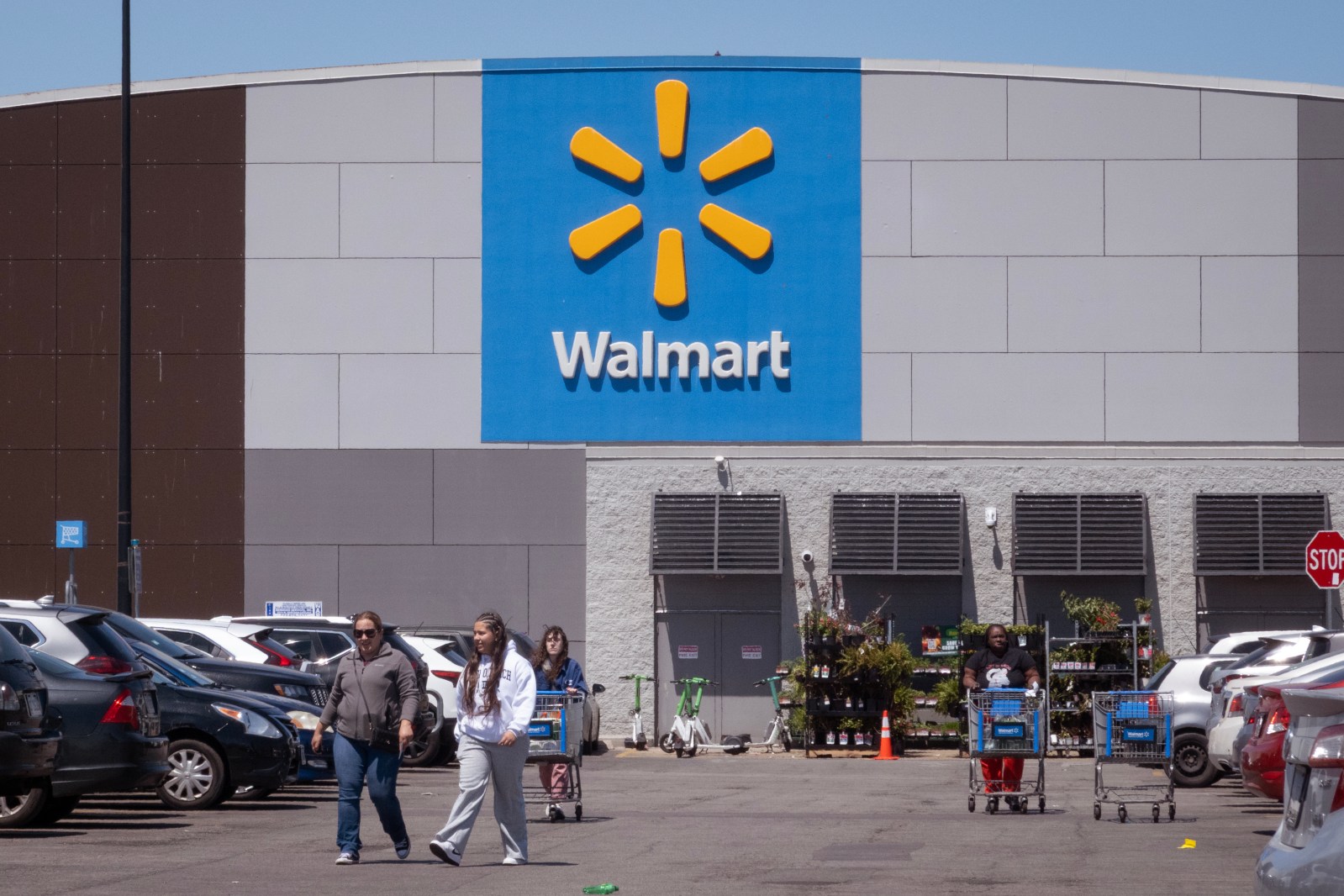 newsweek.com - Hugh Cameron - Walmart among retailers issuing price warnings: Full list