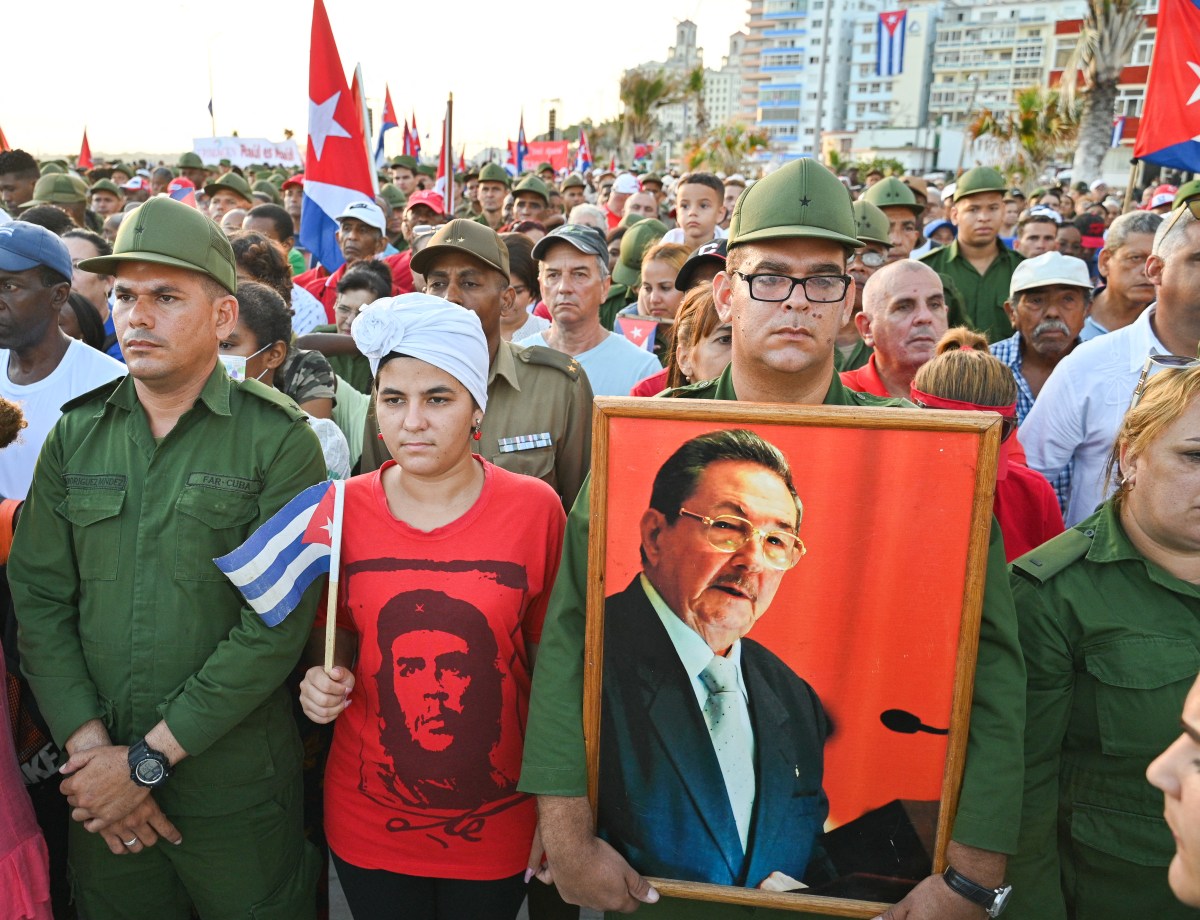Thousands of Cubans Protest Against US Castro Indictment: 'Viva Raul'