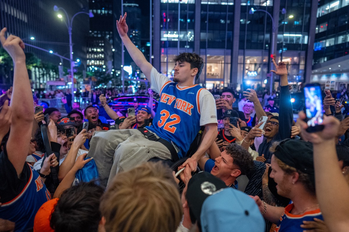 NBA vs. World Cup: Knicks Fans, Soccer Fans May Clash in NY Transit Chaos