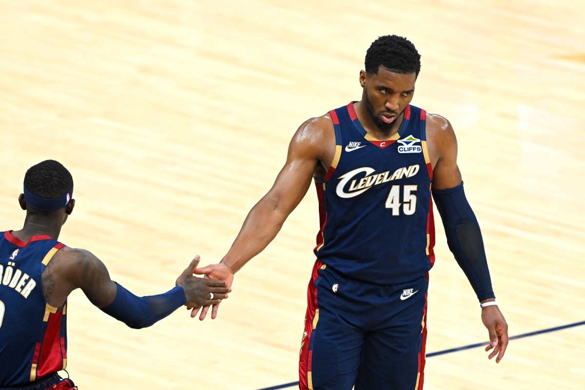 Donovan Mitchell Reacts to 'Let’s Go Knicks' Chants in Cleveland