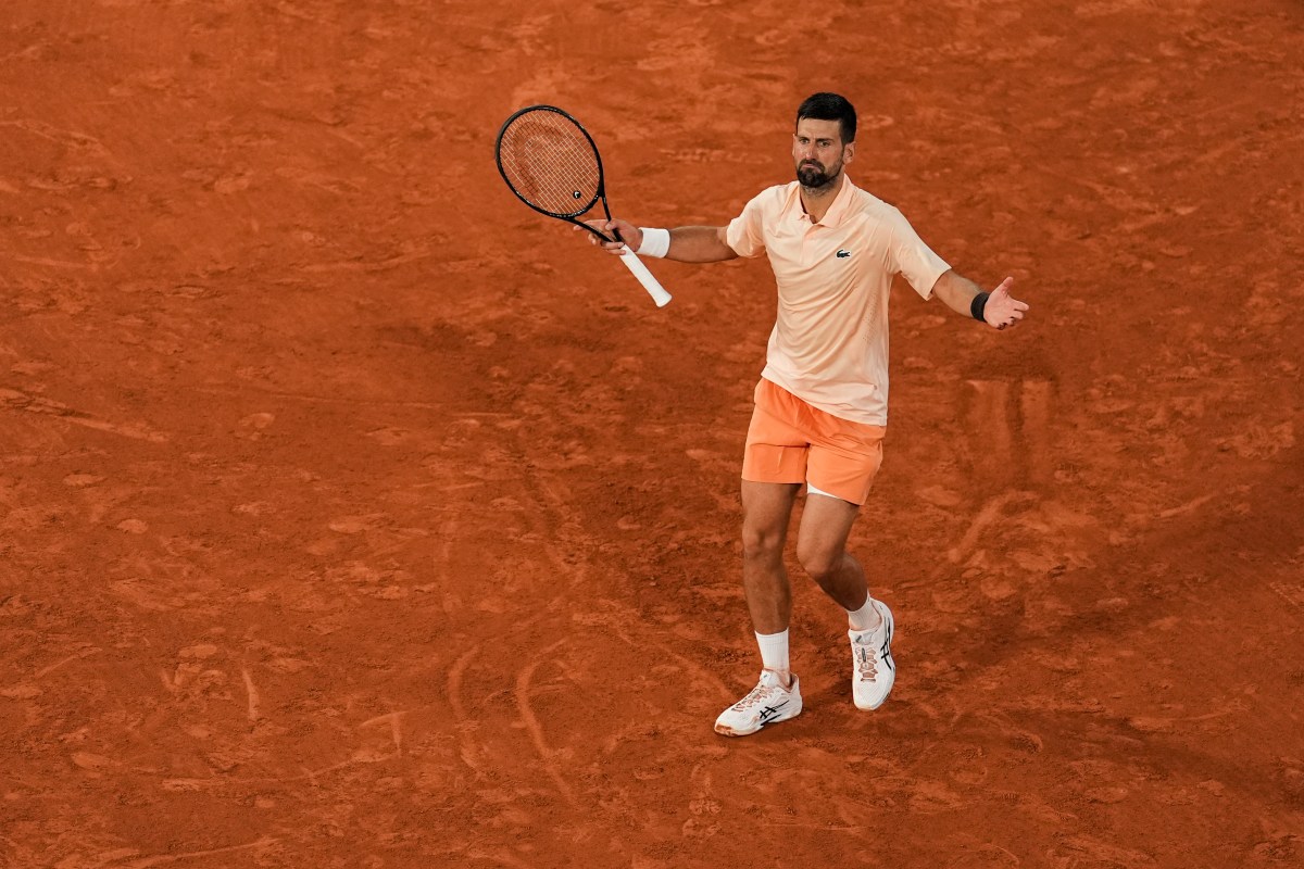 Novak Djokovic Can& 039;t Stop Dancing at Roland-Garros