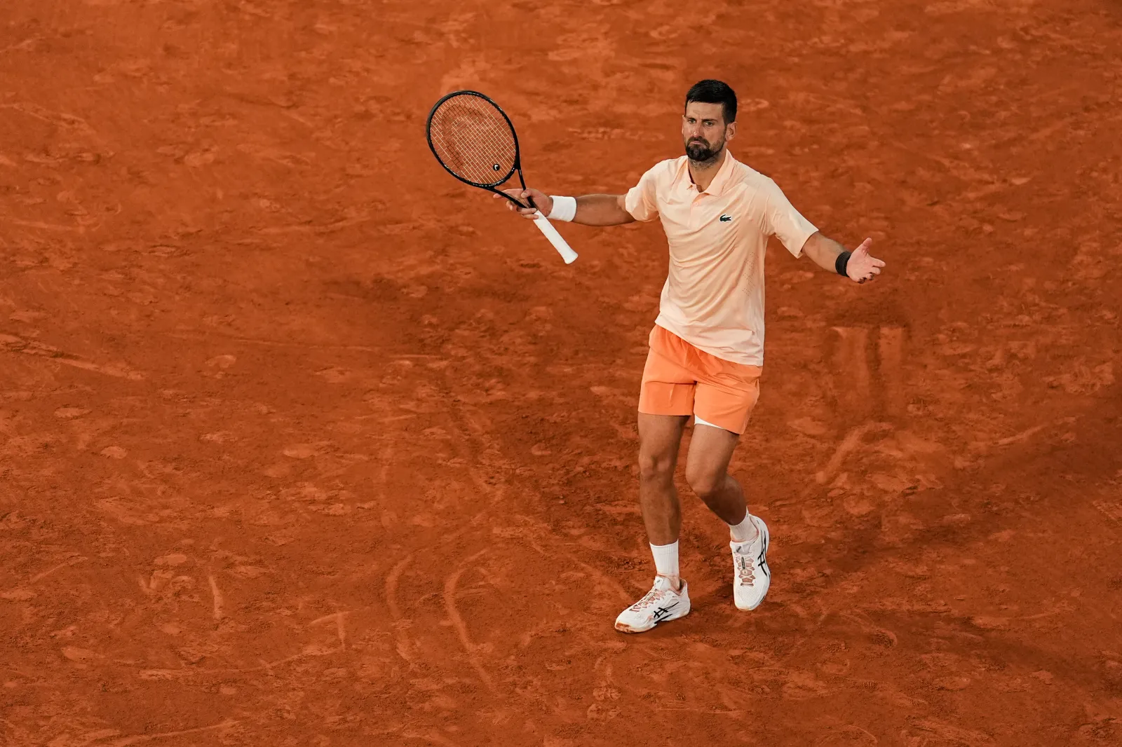 Fact Check: Is Djokovic 'VISA' Meme Really a Viral Mastercard Advert? - Newsweek