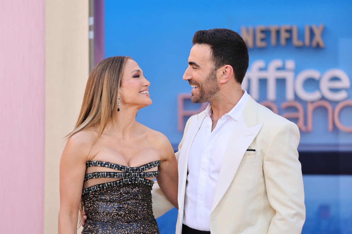 Is Jennifer Lopez Dating & 039;Office Romance& 039; Co-Star Brett Goldstein? Is Jennifer Lopez Dating & 039;Office Romance& 039; Co-Star Brett Goldstein?