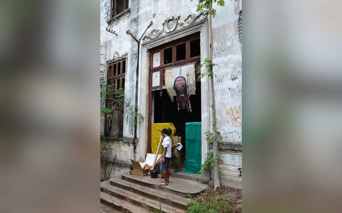 Aldeia Maracanã (Maracana Village) is the occupation of a historic building, where was created the first Brazilian institution for the preservation of the indigenous culture. On January 12th, 2013, the Rio de Janeiro military police troops, surrounded the building and attempted to evict the Indians, for the World Cup works could continue. Part of the population, in solidarity with the indigenous cause, occupied the building, facing and defeating government forces, who canceled the demolition.