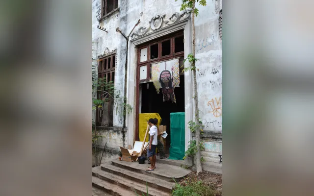 Aldeia Maracanã (Maracana Village) is the occupation of a historic building, where was created the first Brazilian institution for the preservation of the indigenous culture. On January 12th, 2013, the Rio de Janeiro military police troops, surrounded the building and attempted to evict the Indians, for the World Cup works could continue. Part of the population, in solidarity with the indigenous cause, occupied the building, facing and defeating government forces, who canceled the demolition.