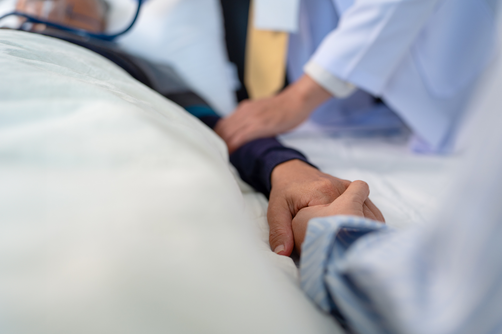 Man Discovers Half-Brother and Niece After Father's Stroke