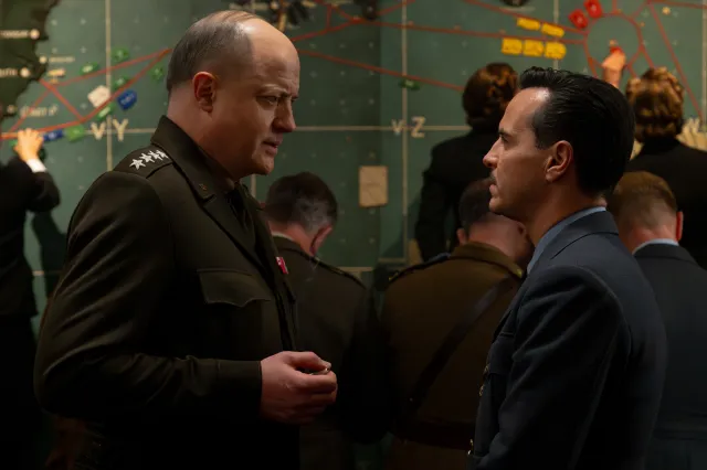 (L to R) Brendan Fraser as