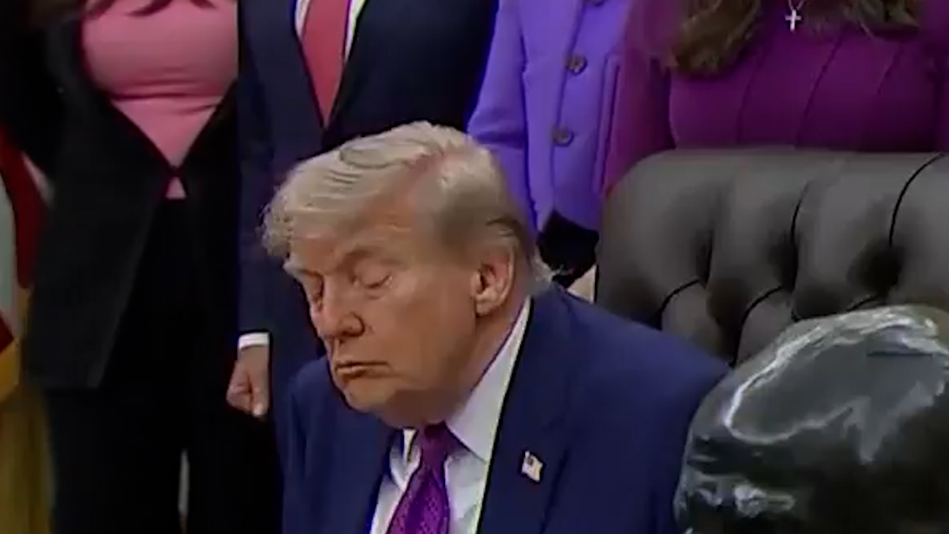 Donald Trump Accused Of Falling Asleep During Meeting In Oval Office ...