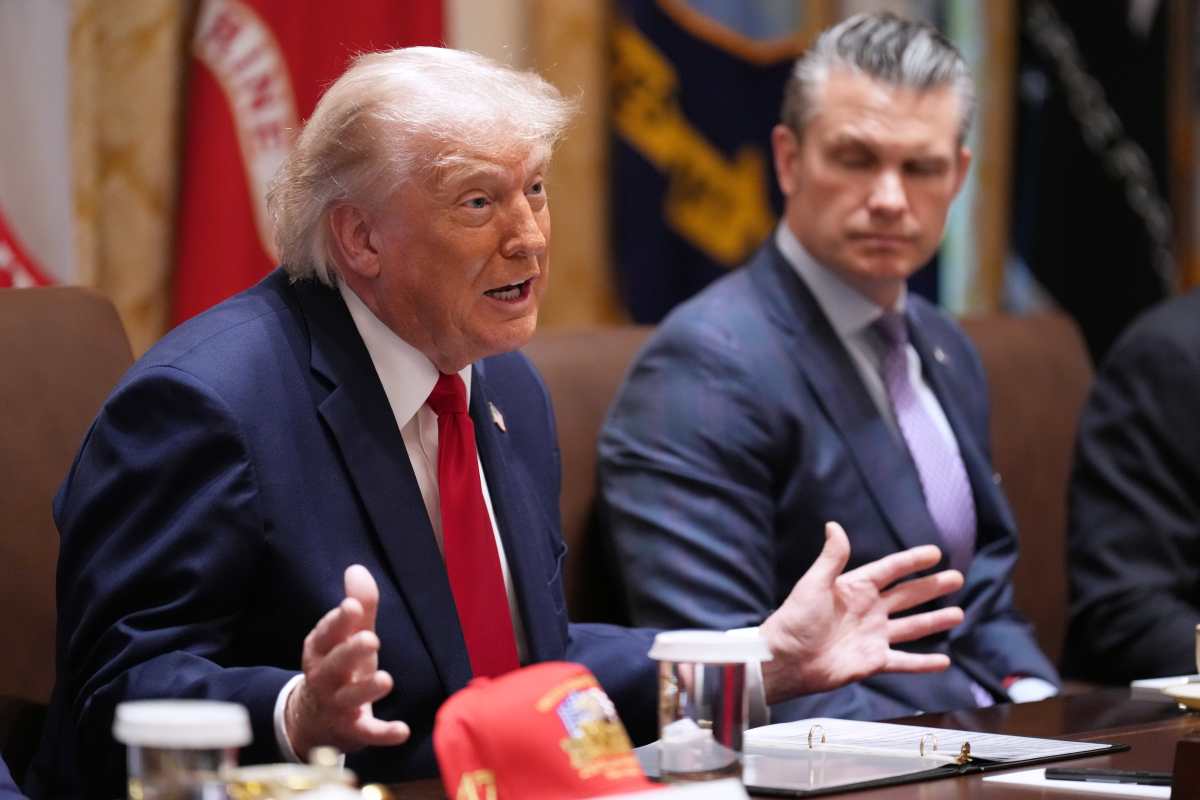 Trump Says Iran Talks Moving at Rapid Pace, Tehran Warns They're Suspended