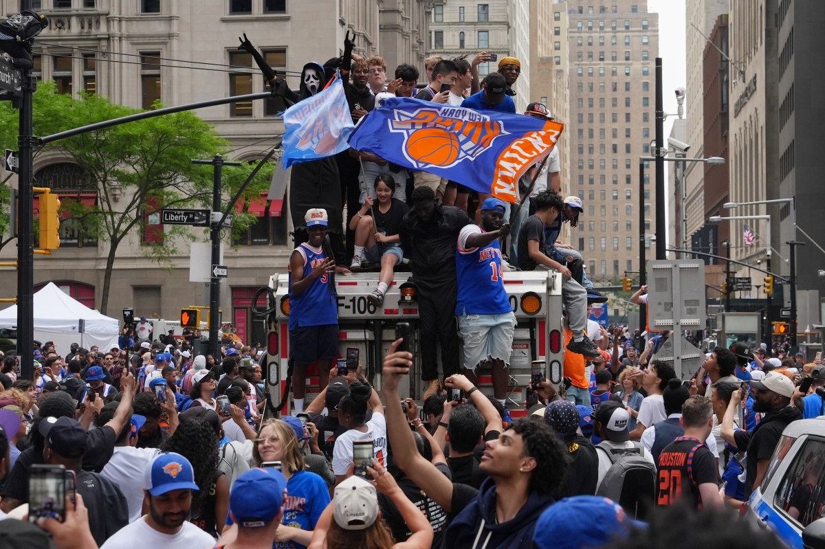 NY Knicks Parade: Man Slashed in Neck with Bottle, Police Investigating