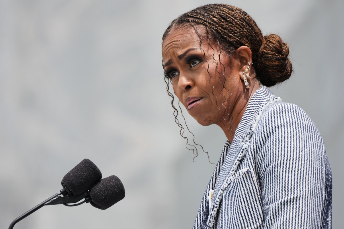 Michelle Obama Notes Barack's Nobel Peace Prize In Apparent Shot At Trump