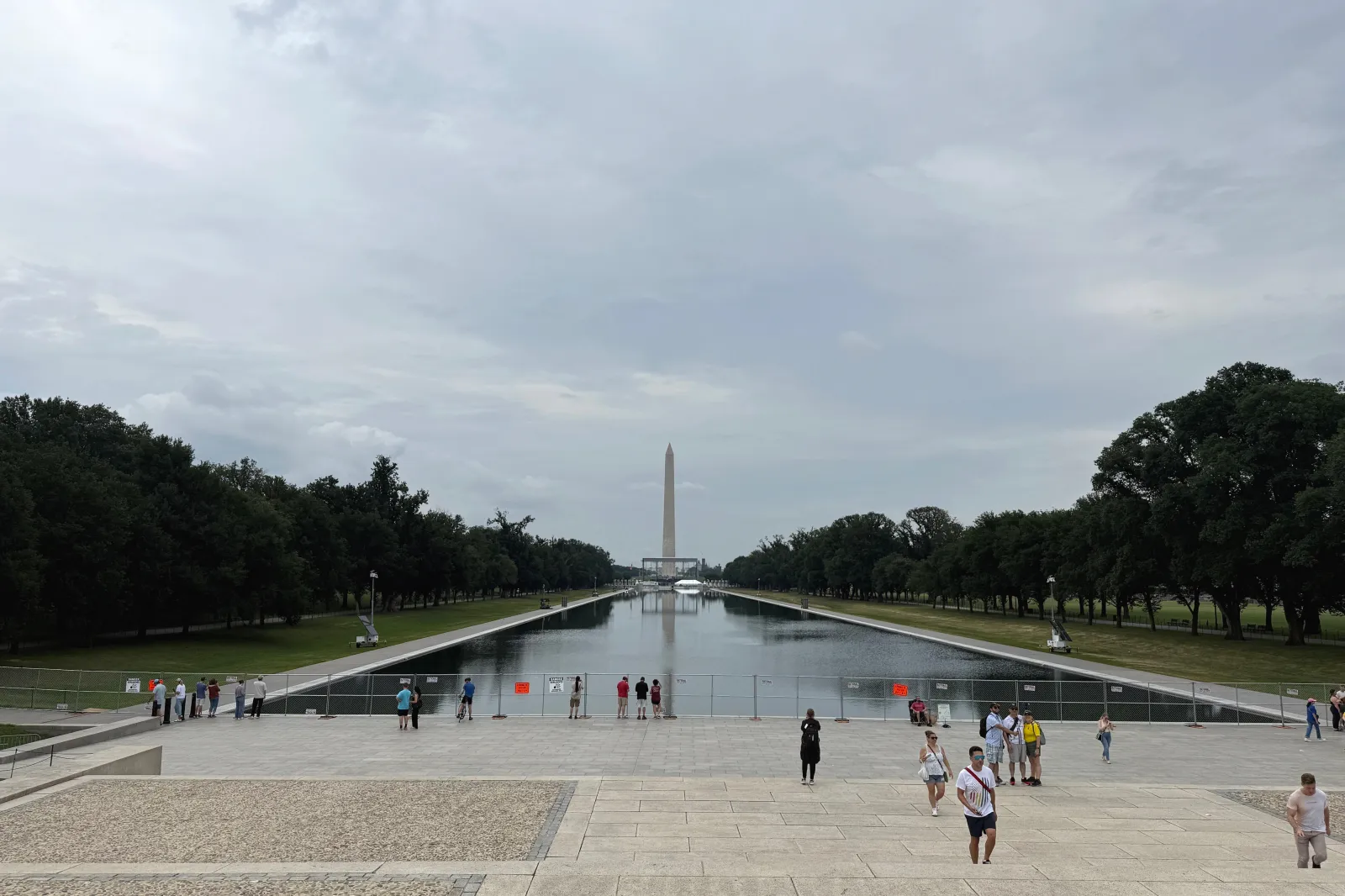 The Reflecting Pool in the heart of Washington is currently the subject of debate because of its green color on June 27. Photo by: Anna Ringle-Brändli/picture-alliance/dpa/AP Images