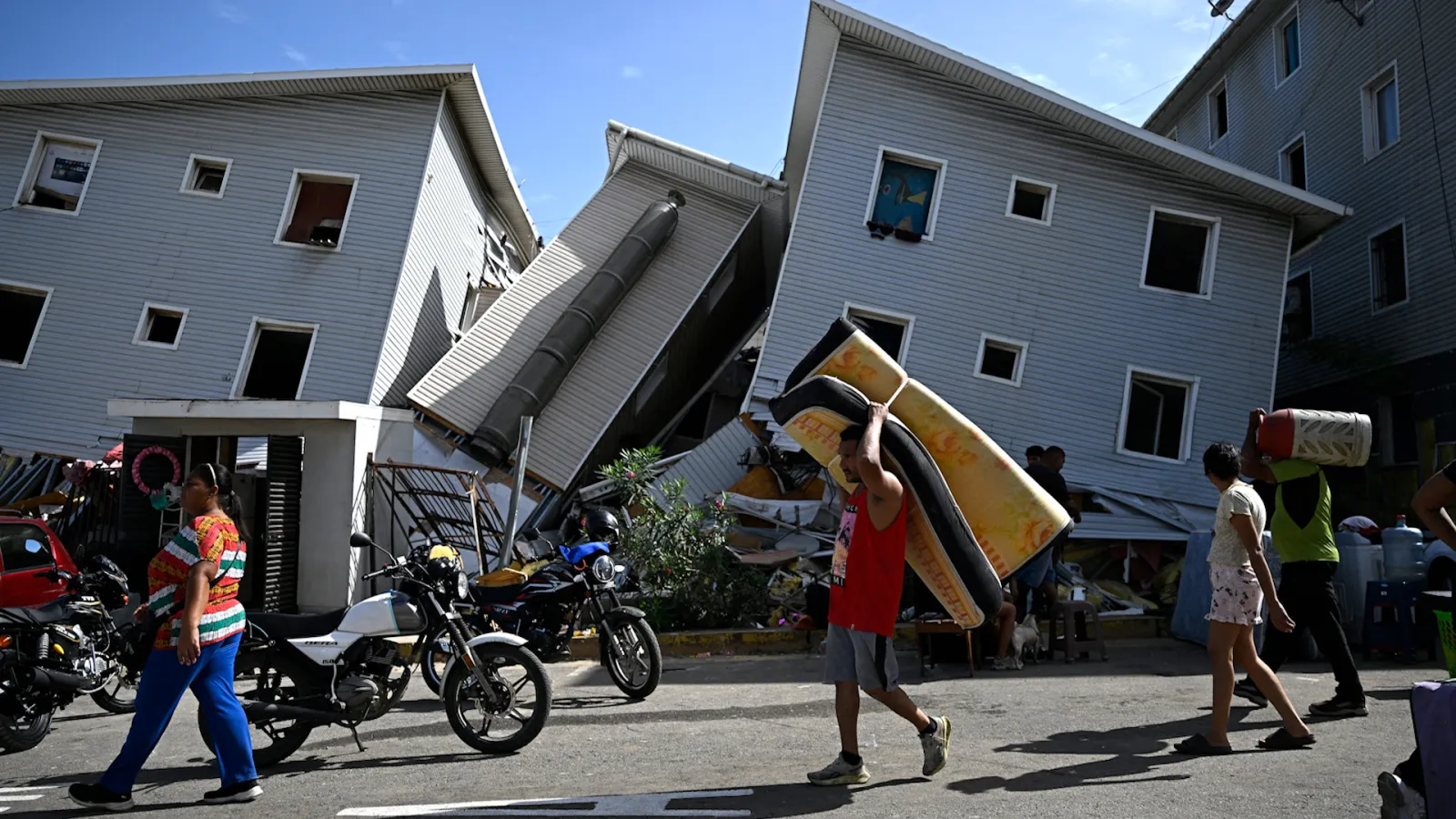 Massive Earthquakes Triggers Chaos And Panic Across Venezuela