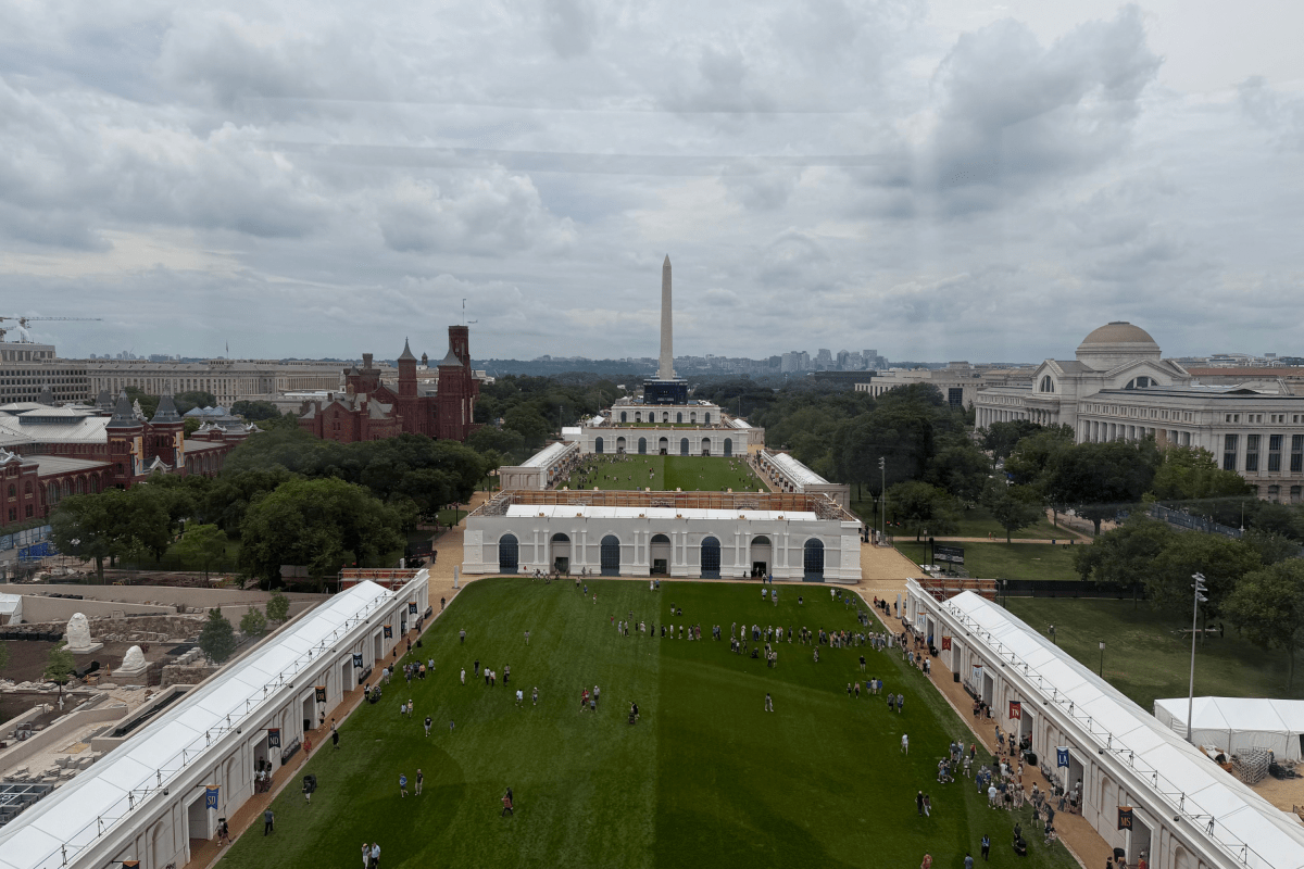 Dean Cain Hits Back After His State Fair Photo Sparks Low Attendance Claims
