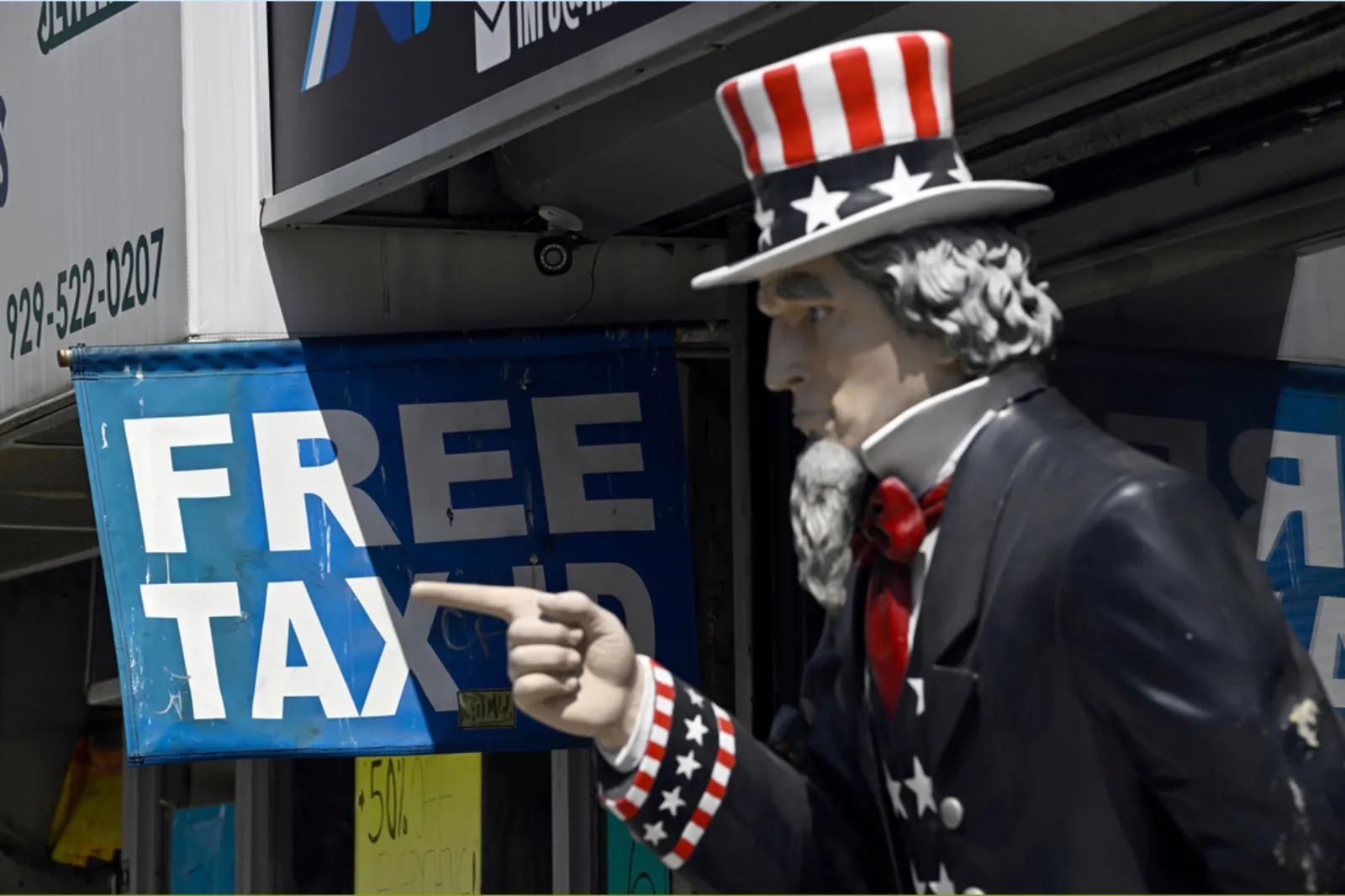 Image for article: IRS Tax Refunds Arrived on Time Despite Staff Cuts—Experts Watching 2027