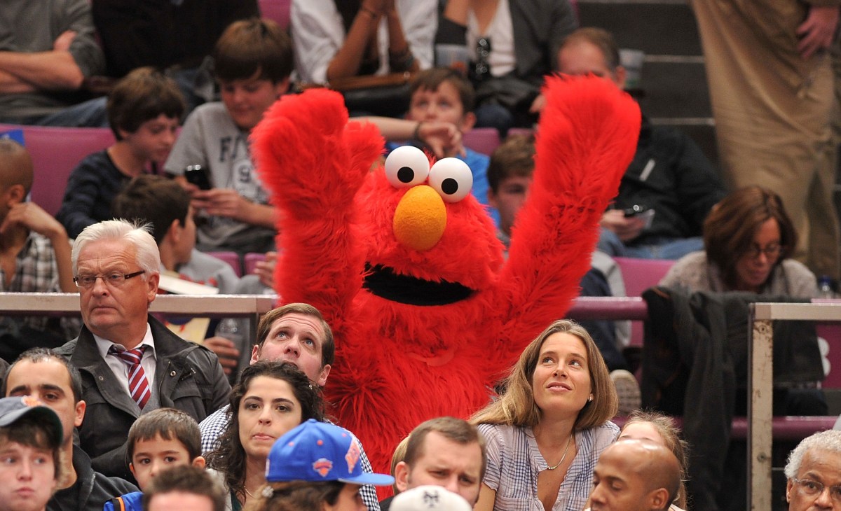 Knicks Fans Are Feuding With The Spurs Over Elmo — Yes, Seriously