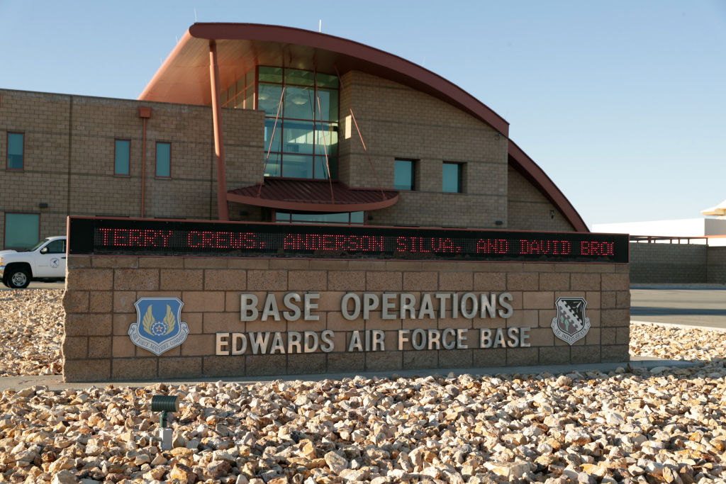 Edwards AFB B‑52 Crash: Major Emergency Response in Southern California