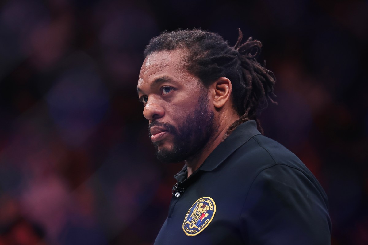 UFC Ref Herb Dean Under Fire for Latest Error After Alex Pereira Criticism