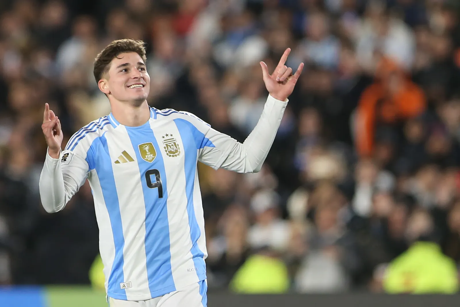 BUENOS AIRES, ARGENTINA - SEPTEMBER 05: Julian Alvarez of Argentina celebrates after scoring the team's second goal during the FIFA World Cup 2026 Qualifier match between Argentina and Chile at Estadio Más Monumental Antonio Vespucio Liberti on September 05, 2024 in Buenos Aires, Argentina. (Photo by Daniel Jayo/Getty Images)