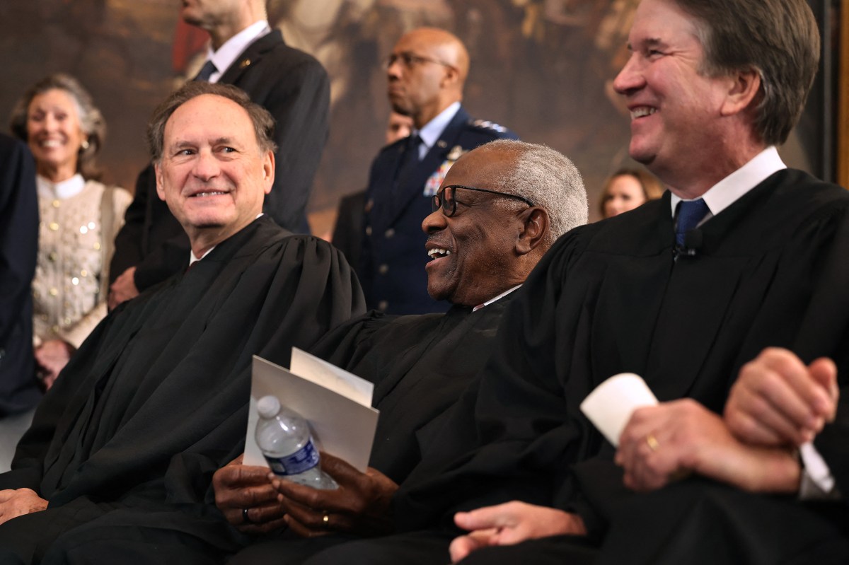 Alito, Kavanaugh and Thomas Join 2 Liberals in Unusual Supreme Court Split