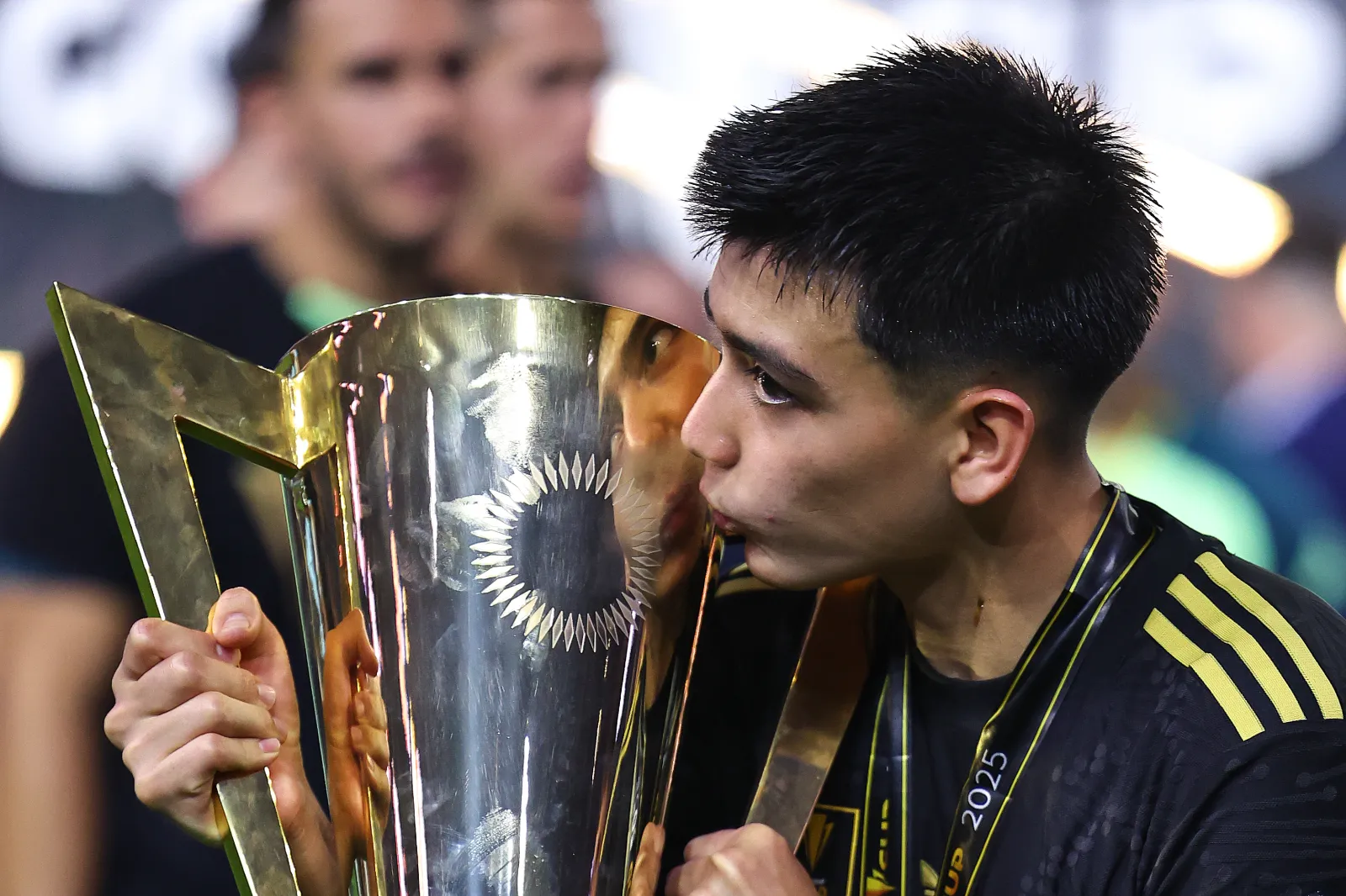 HOUSTON, TEXAS - JULY 6: Gilberto Mora of Mexico kisses the Gold Cup Trophy during the Gold Cup 2025 Final match between United States and Mexico at NRG Stadium on July 6, 2025 in Houston, Texas. (Photo by Robbie Jay Barratt - AMA/Getty Images)