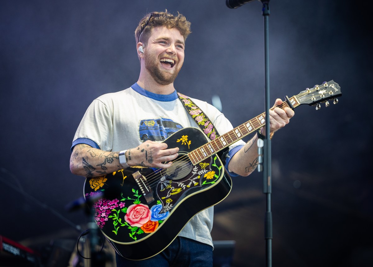 Alex Warren Says Making His New Album Was a & 039;Healing, Therapeutic& 039; Experience