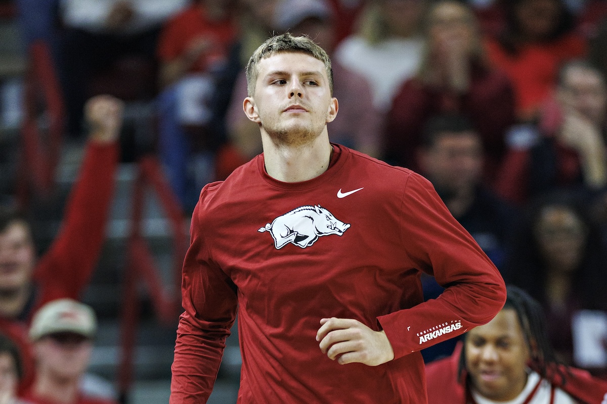 Dan Hurley, UConn Add 7-Foot Arkansas Transfer to Roster