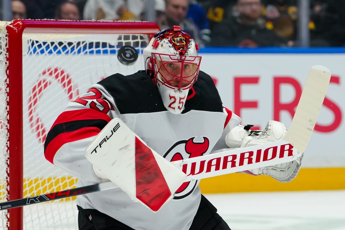 Panthers Trade for Former 1st-Round Goalie Amid Sergei Bobrovsky Uncertainty