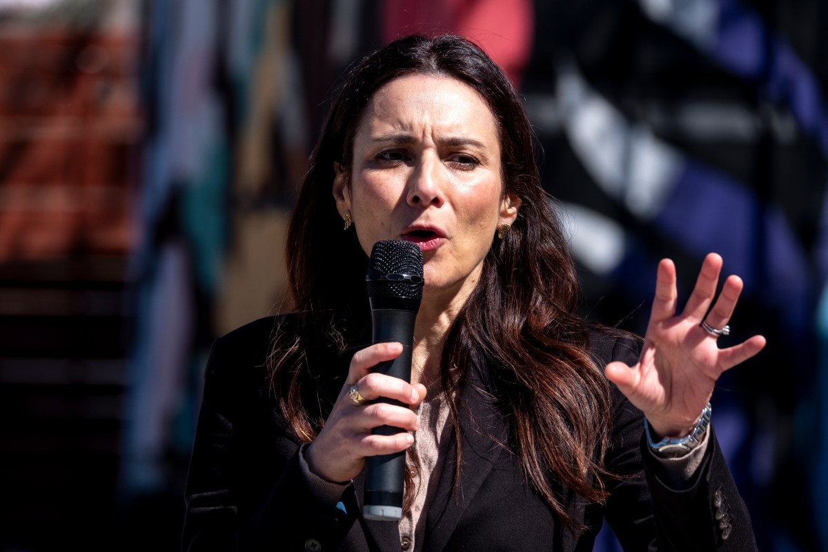 Gina Hinojosa Chances Against Greg Abbott Compared to Beto O
