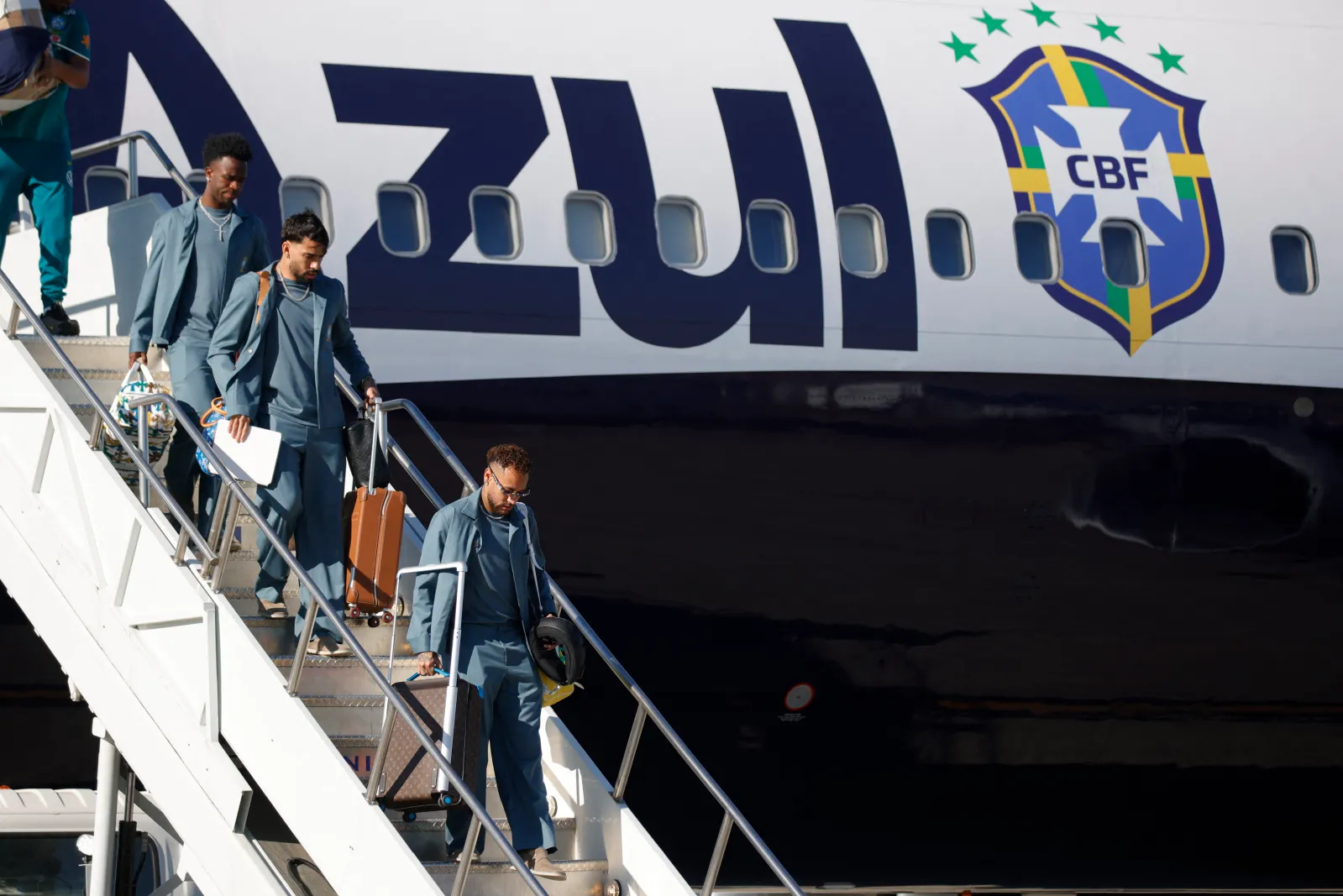 (L/R) Brazil's forward Vinicius Junior, midfielder Lucas Paqueta, and forward Neymar step off the plane as team Brazil arrives at Newark Liberty International Airport (EWR) in Newark, New Jersey on June 2, 2026 ahead of the FIFA World Cup. (Photo by Leonardo MUNOZ / AFP via Getty Images)
