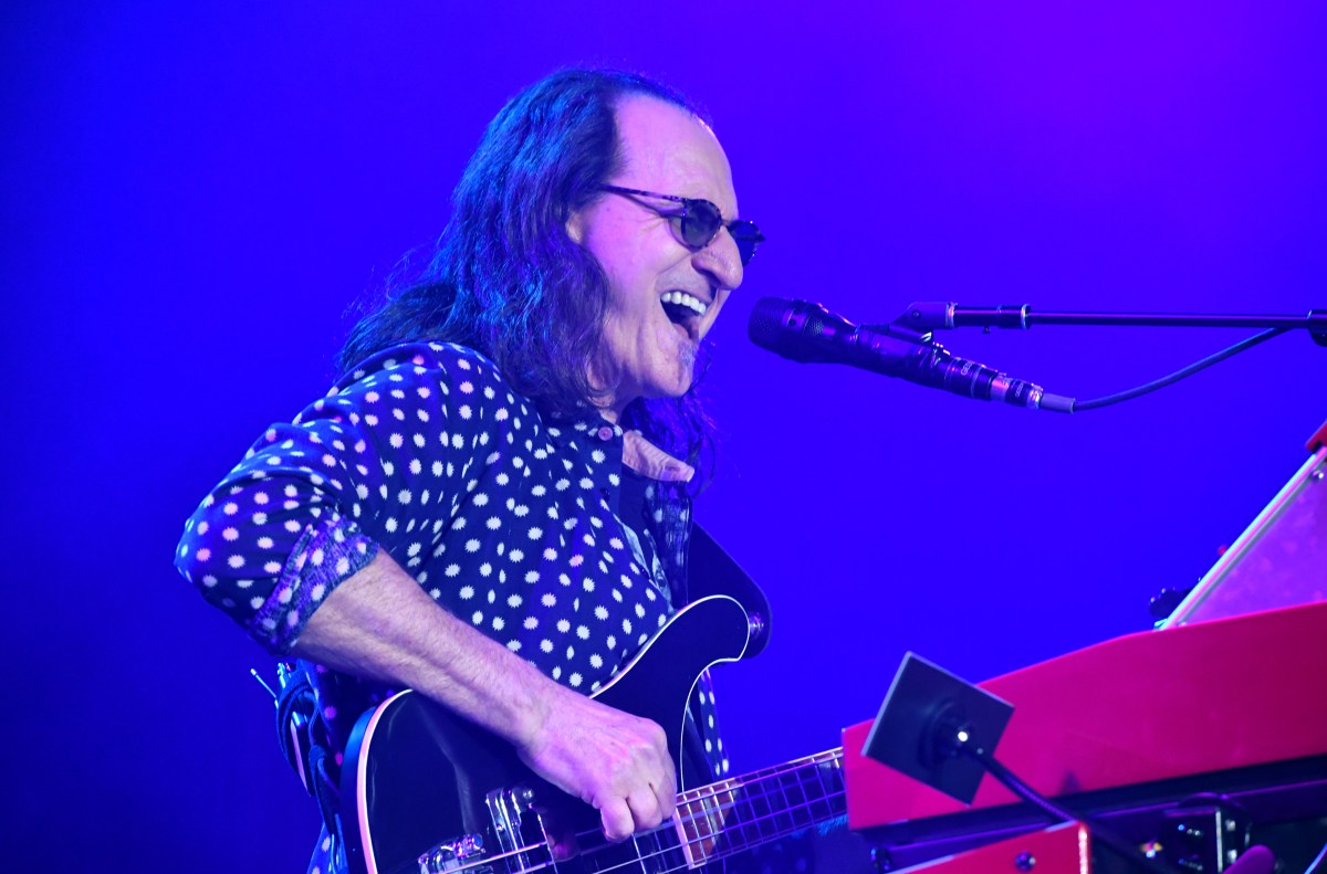 Rush Kicks Off First Tour in 11 Years, Honors Late Drummer N