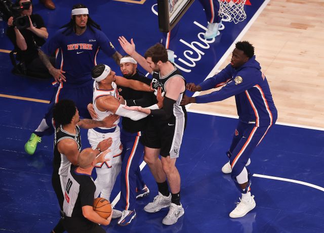 Knicks players intervene in Josh Hart and Luke Kornet scuffle beneath basket in NBA Finals Game 3