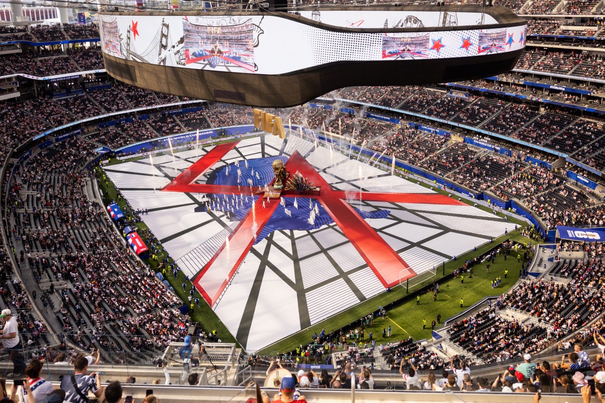 I Went to a USMNT World Cup Game — Here Are the Pros and Cons