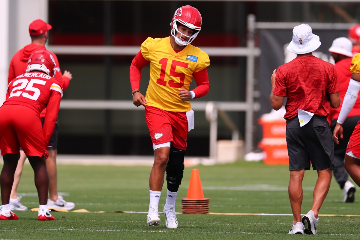 Chiefs Advised to Sign Former Star Wide Receiver Before 2026 Season Begins