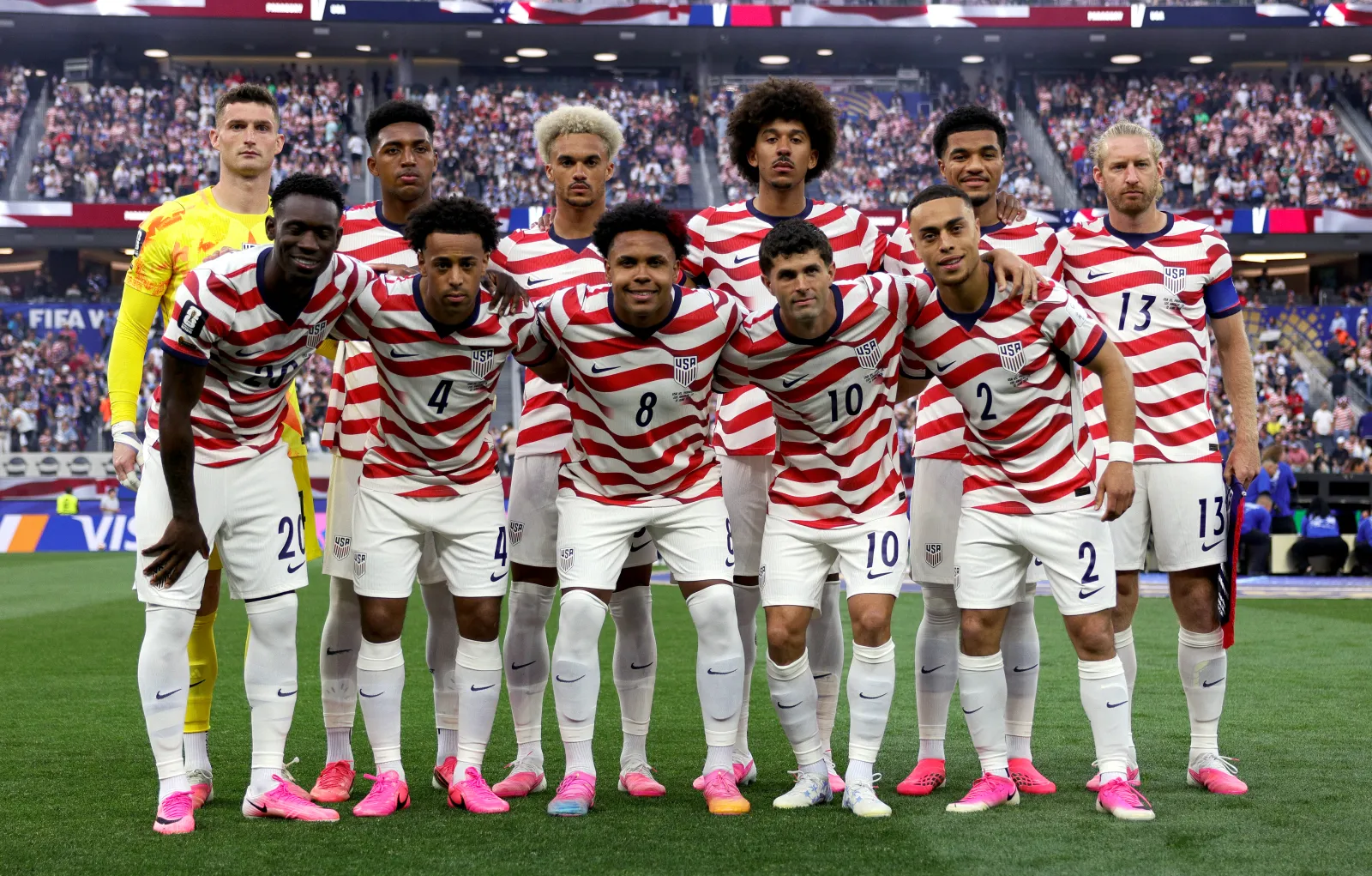 U.S. players pose for a team photo before their FIFA World Cup 2026 Group D match against Paraguay at Los Angeles Stadium on Friday in California. (Photo by John Dorton/USSF/Getty Images)