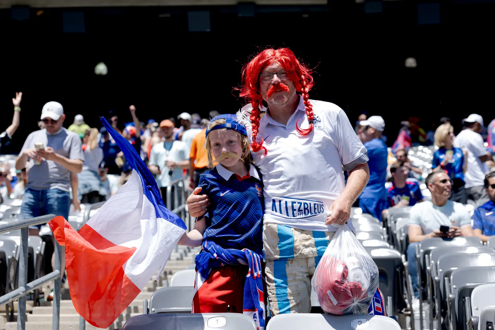 NEW YORK/NEW JERSEY, UNITED STATES - JUNE 16: Supporters of France during the World Cup match between France v Senegal at the New York/New Jersey Stadium on June 16, 2026 in New York/New Jersey United States (Photo by Marcel Bonte/Soccrates/Getty Images)
