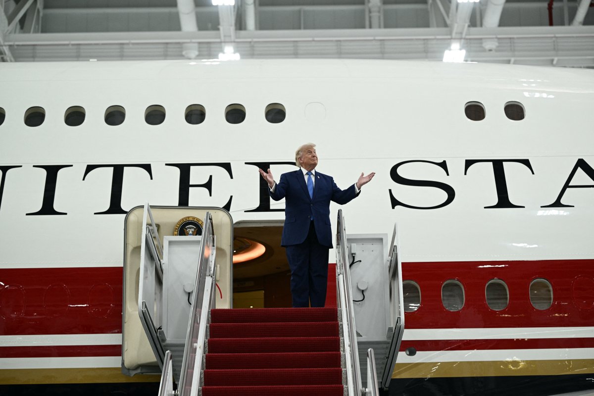 Photos: Trump Unveils New Air Force One After $400M Overhaul of Qatar Gift